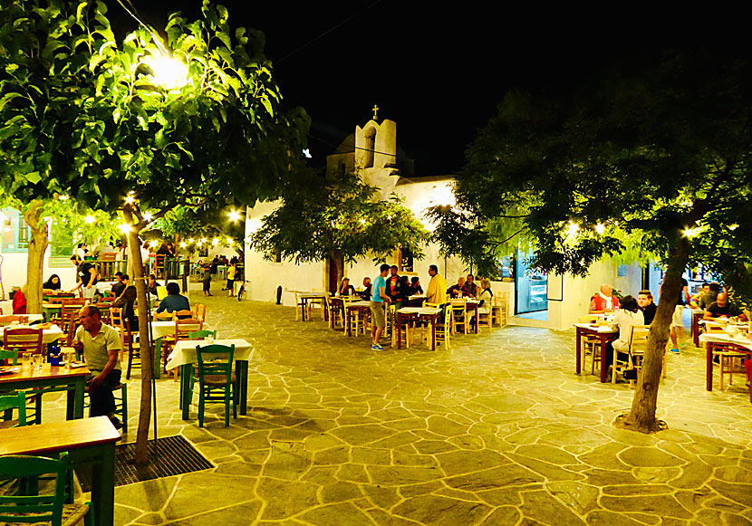In the main square of Chora on Folegandros there are many good restaurants and taverns.