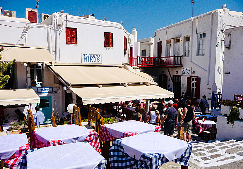 Taverna Nikos in Chora on Mykonos is not as expensive as many other restaurants.