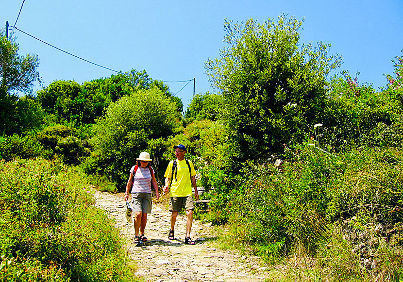 The easy hike between Chora and Patitiri.