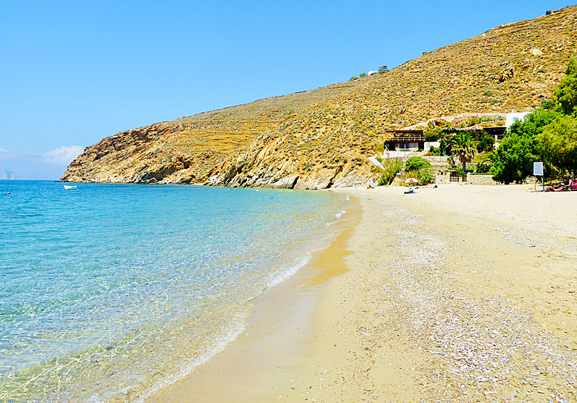 Levrosso's beach and tavern in northern Amorgos.