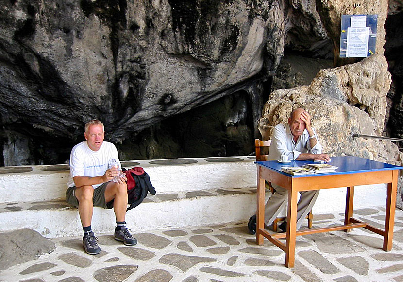 Opening hours and tickets to the cave on Antiparos in the Cyclades.
