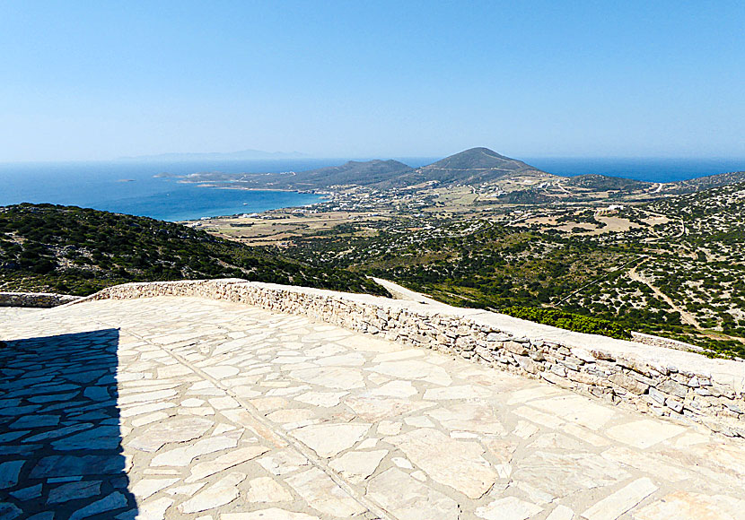 It is about a hundred meters to walk up the hill to the entrance of Antiparos Cave.