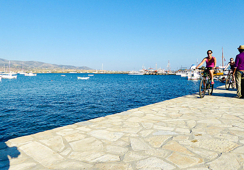 Antiparos is so small that it is enough to rent a bicycle and cycle around the island.