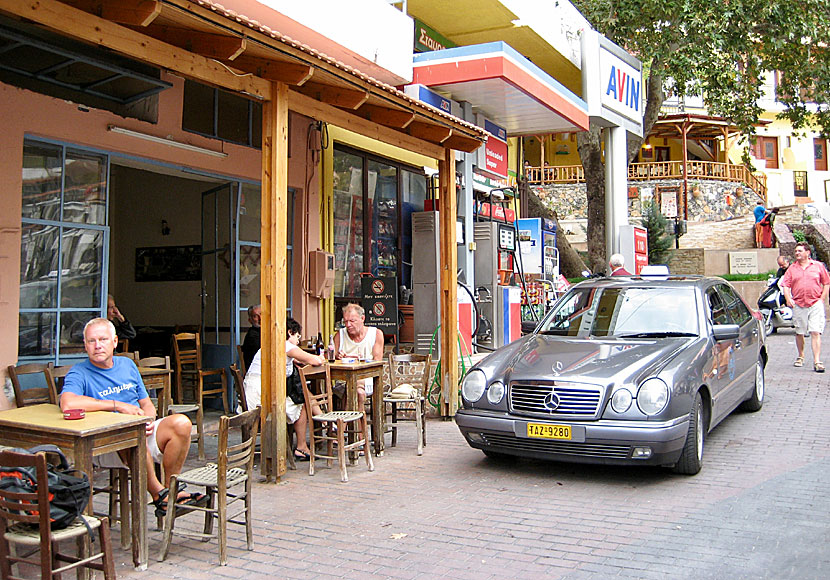 Cafes and restaurants in Spili.