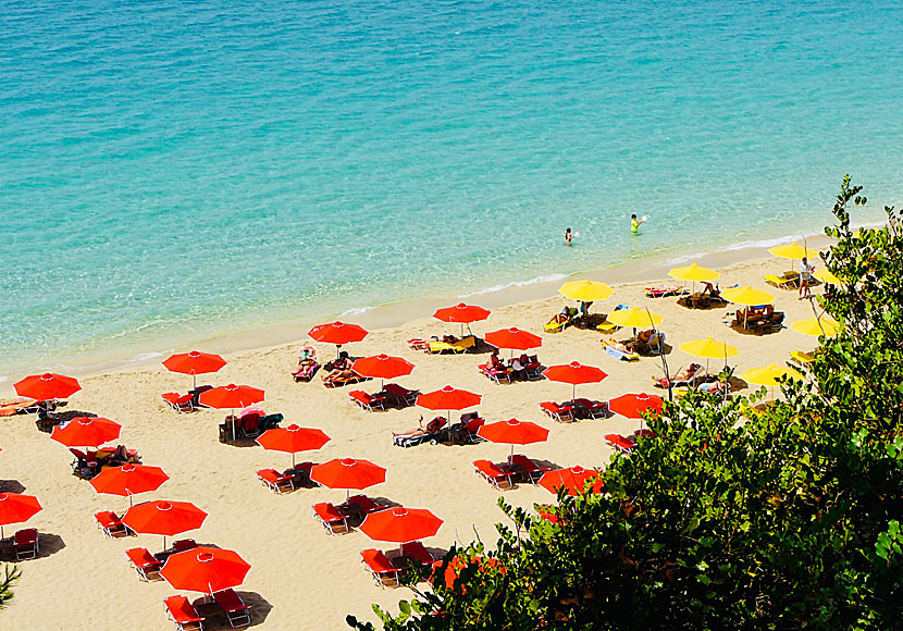 Makris Gialos beach is the best beach in Lassi on Kefalonia.