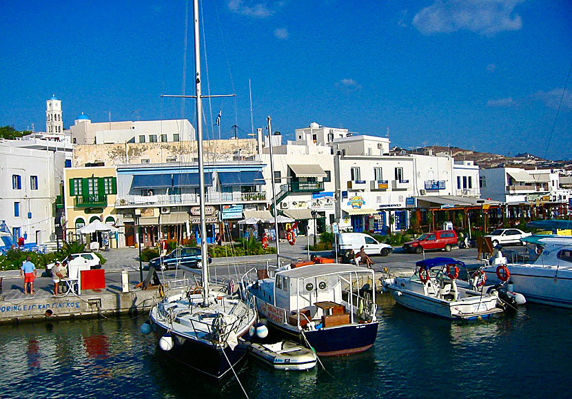 Along the harbour promenade in Adamas are many restaurants and shops.