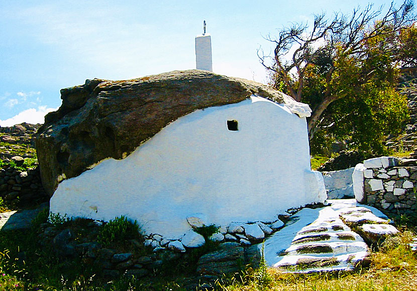 Don't miss the church of Agios Georgios Spiliotis when you are hiking in Mykonos.