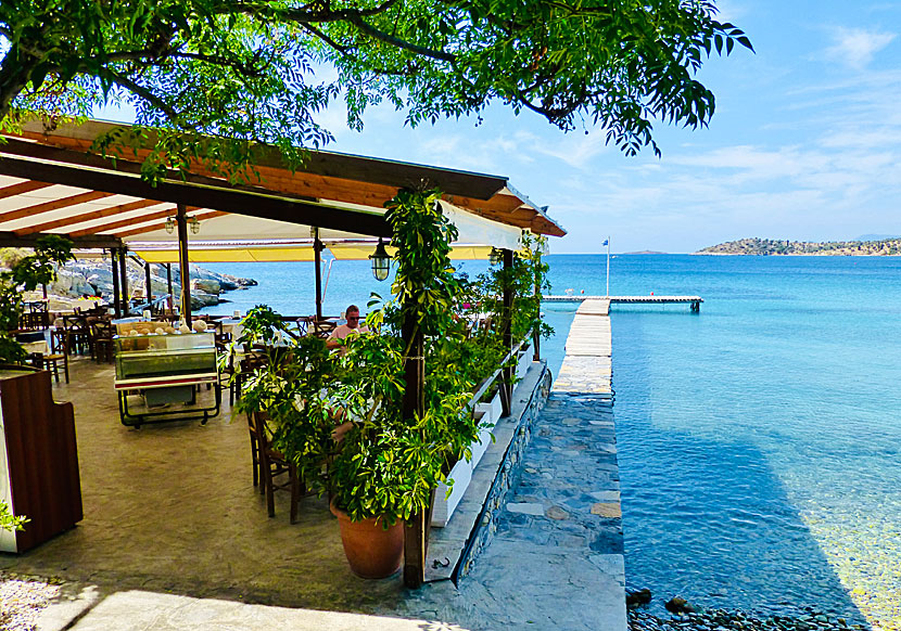 The bathing jetty at Taverna Kaduna at Klima beach.