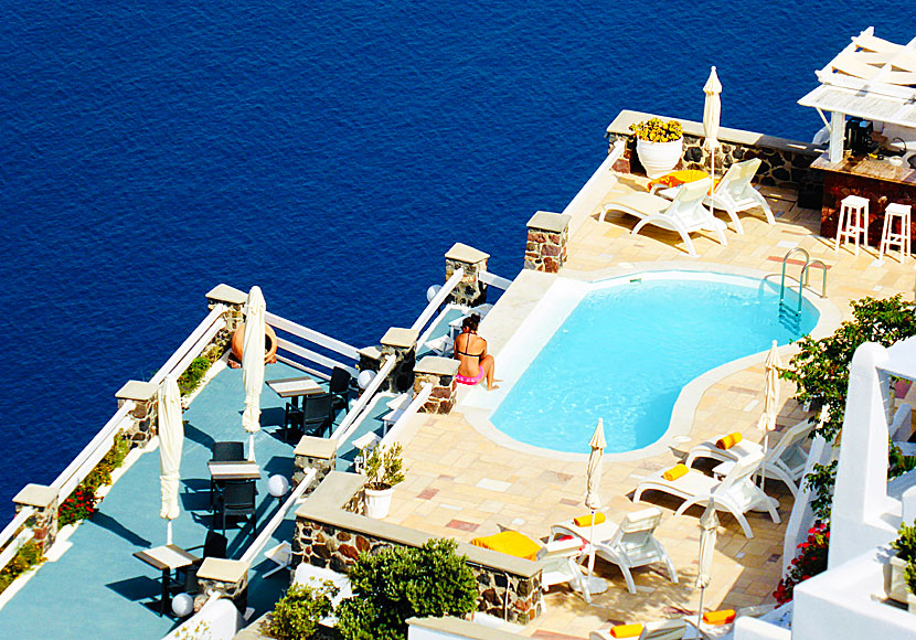 Good hotel with pool in Imerovigli overlooking the crater of Santorini.
