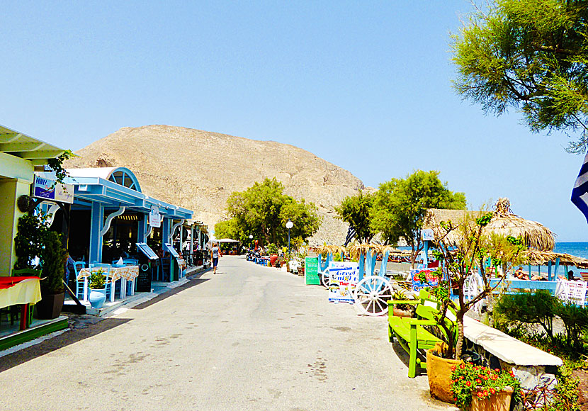 The beach promenade in Perissa. Ancient Thira is located on the mountain.
