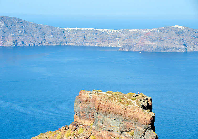 Hike to Skaros Rock in Imerovigli on Santorini.