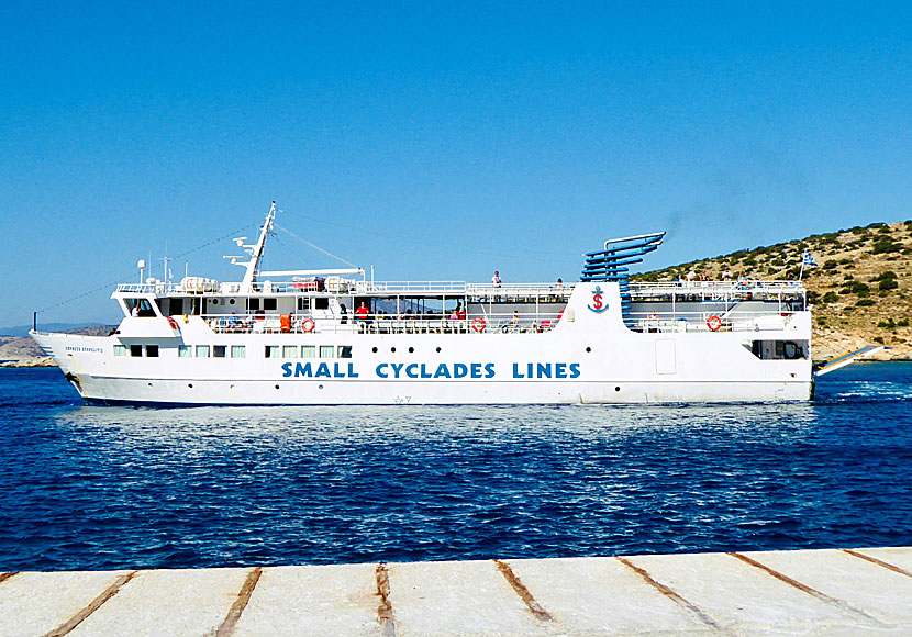Express Skopelitis docks in the port of Schinoussa.
