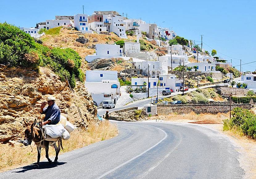 The road between Apollonia and Kastro on Sifnos.