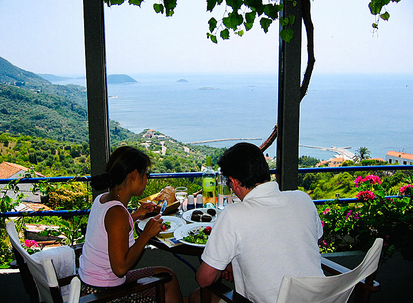 Taverna Agnanti is not to be missed when you are in the village of Glossa on Skopelos.
