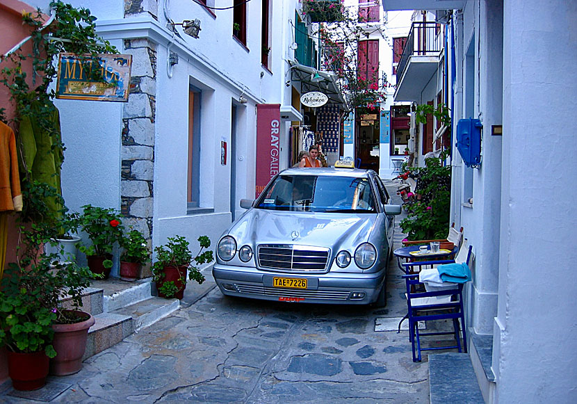 The old town of Skopelos is free of motor vehicles, but taxis are allowed to drive in the narrow alleys.