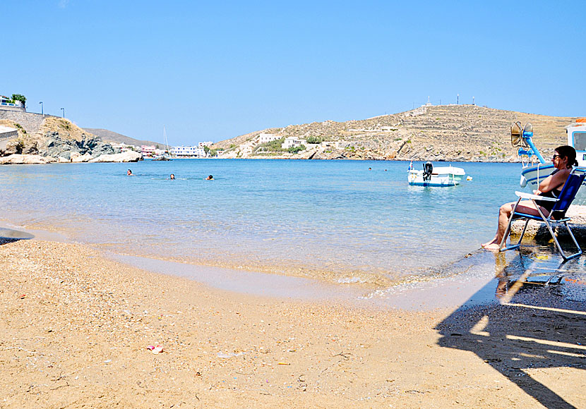 Achladi beach on Syros is one of the island's most child-friendly sandy beaches.