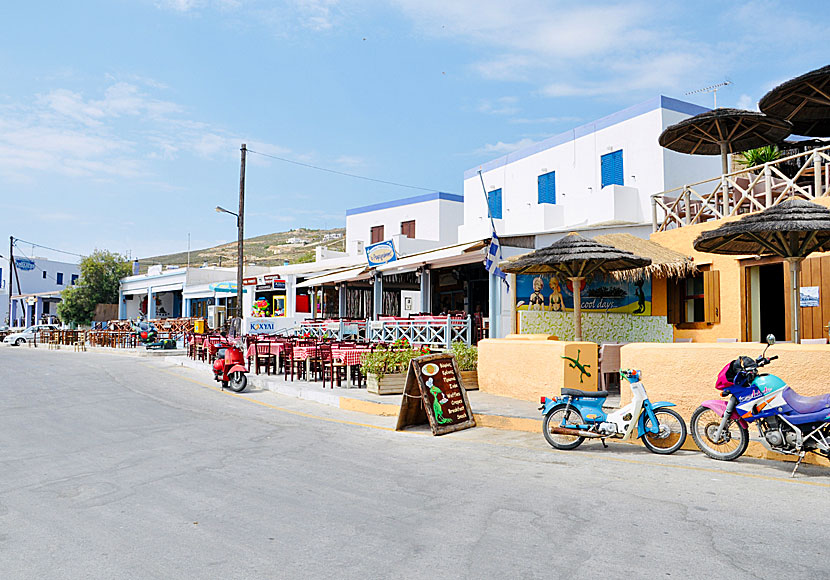Restaurants, tavernas and hotels in Azolimnos on Syros.