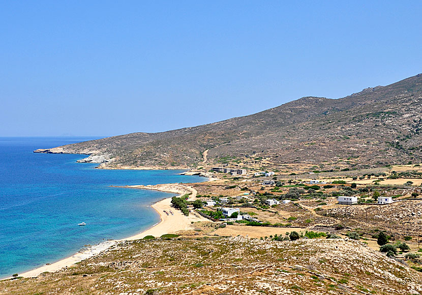 In Psathi on the east of Ios there is a nice beach and one of the islands best restaurants.