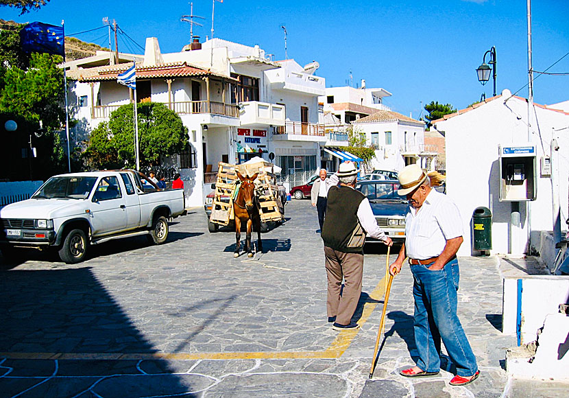 Greek everyday life dominates on Kythnos, as here in the village of Dryopida.