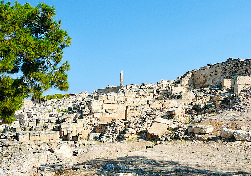 The archaeological excavations of Kolonna are located to the left of the port of Aegina town.