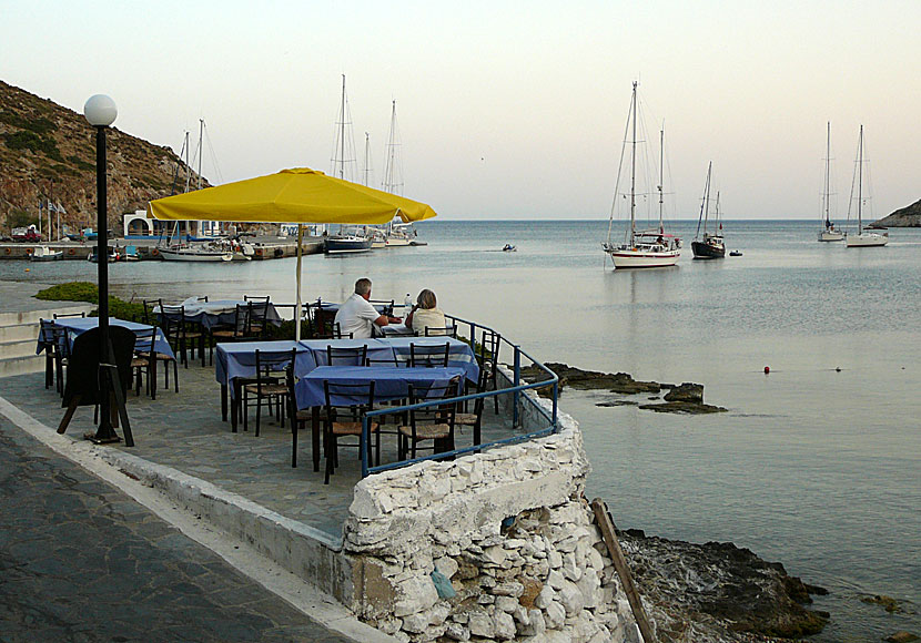 Tavernas in Agathonissi.