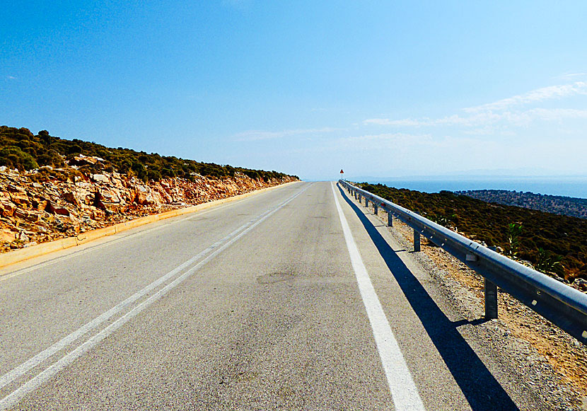 The road between the port to Katholiko on Agathonissi.