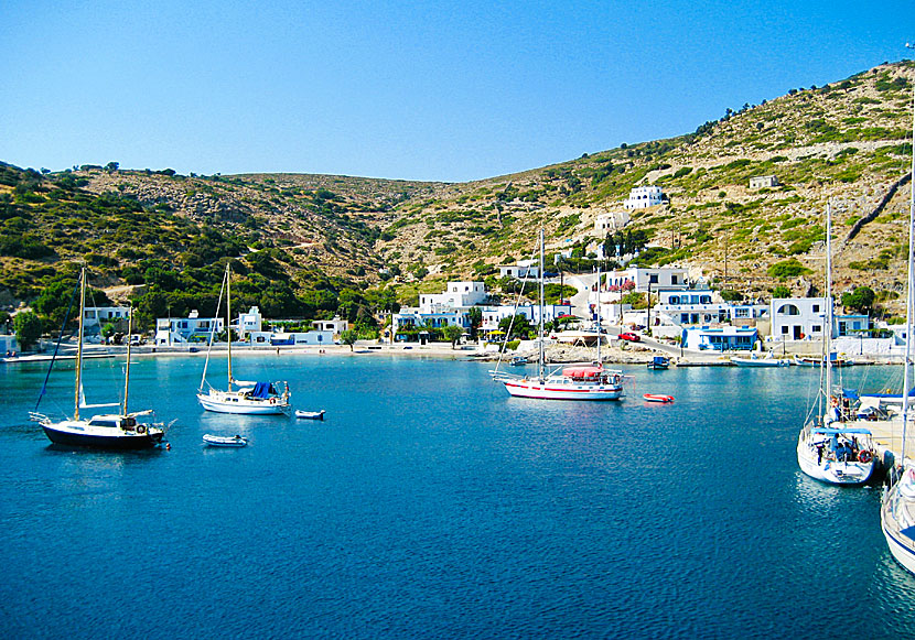 The port of Agathonissi is ideal as a night port for sailboats and there are often many sailboats anchored.