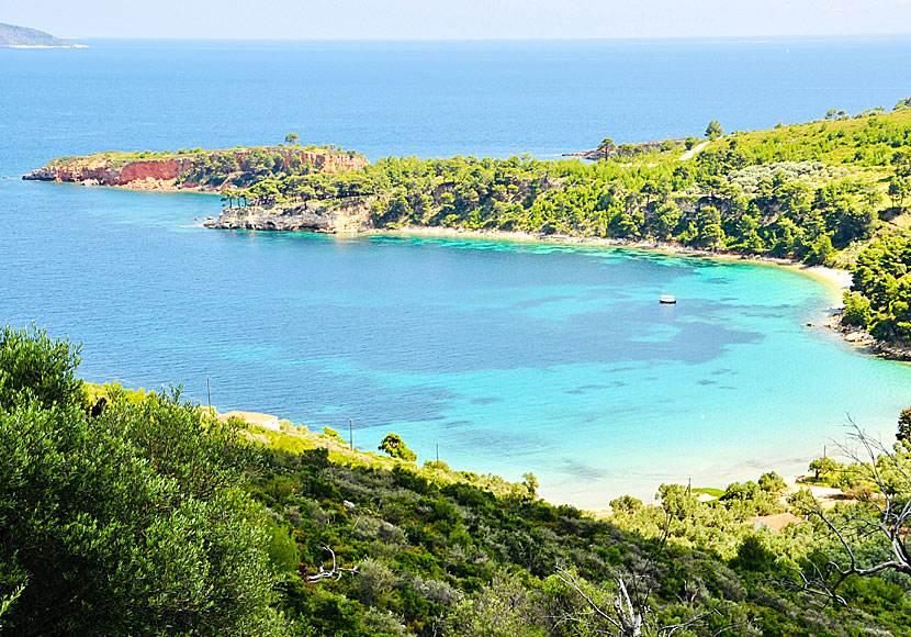 The nice beaches of Kokkinokastro and Tzortzi Gialos where there is a taverna.