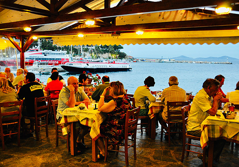 Pretty much all the restaurants in Patitiri have a sea view.