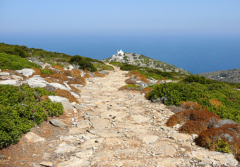 During the walk to the ancient village of Arkesini from the village of Vroutsi on Amorgos, you pass the Agios Ioannis Church.