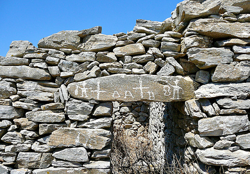 Rock carvings in Asfondilitis in Amorgos.