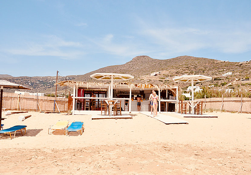 Snack bars, tavernas and restaurants at Agios Petros beach on Andros.