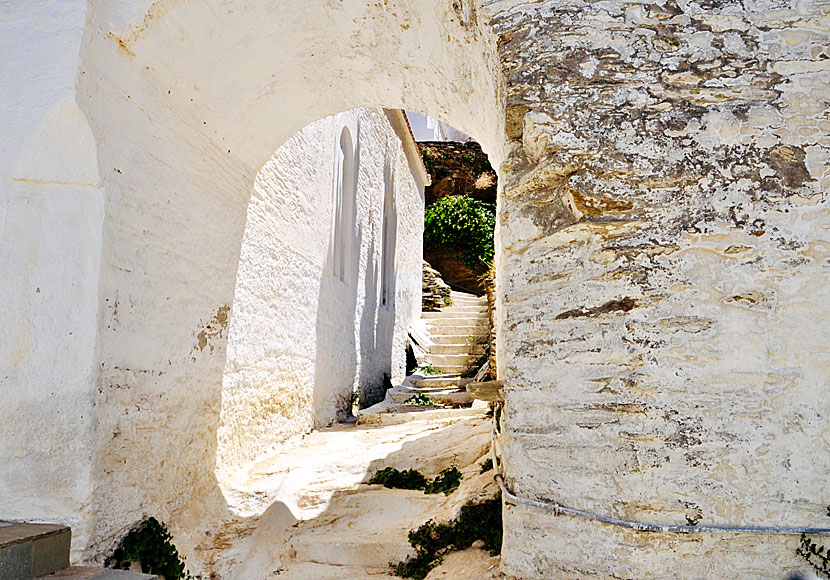 Alleys in the village of Aidonia on Andros.