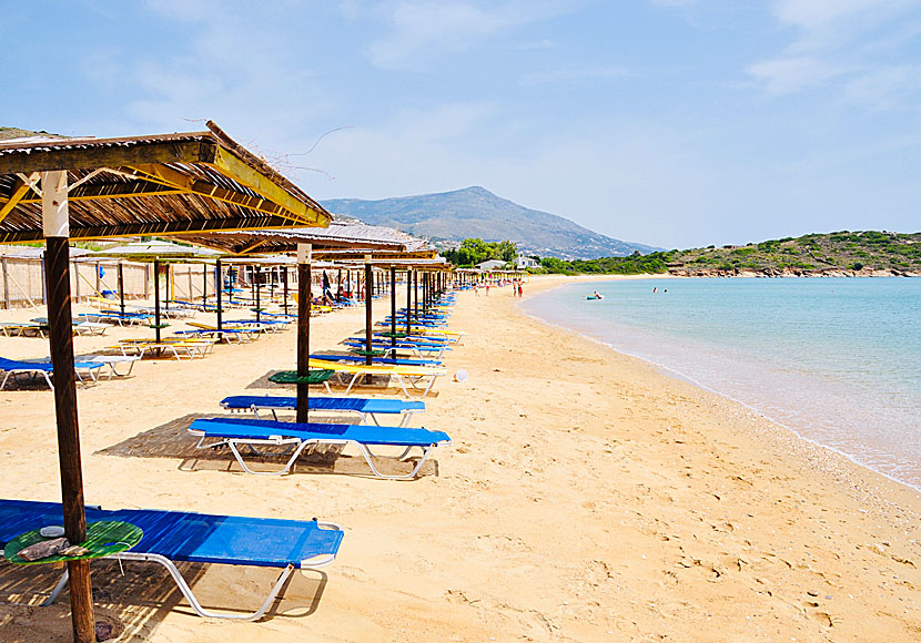 Agios Petros beach is one of several very child-friendly sandy beaches on Andros.