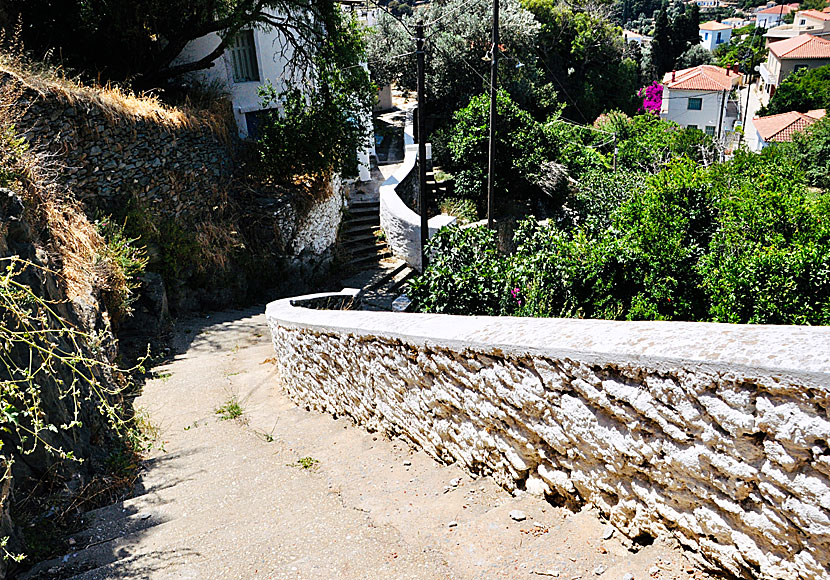 The stairs that go between Ano (upper) Stenies and Kato (lower) Stenies.