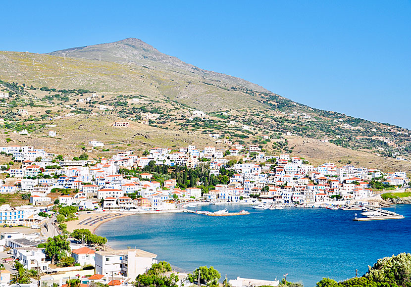 The amphitheater village of Batsi with its white houses and red roofs.