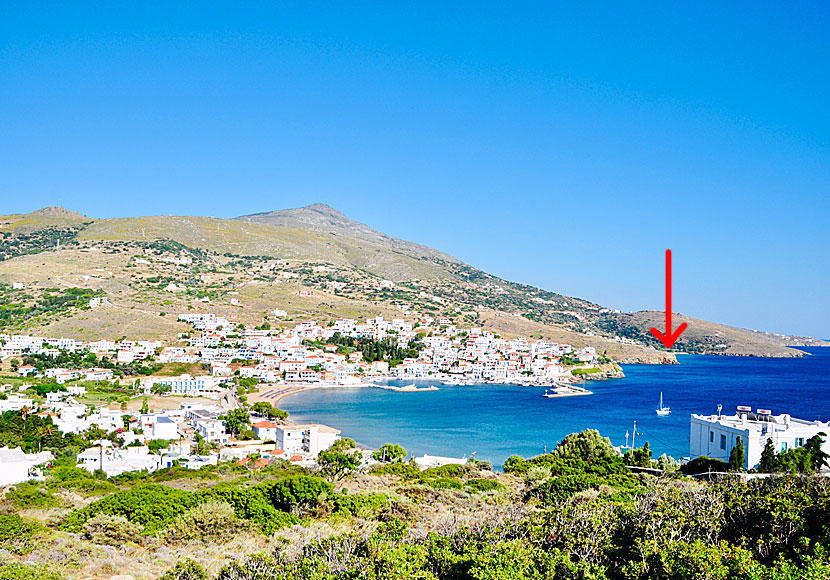 In Aneroussa, one kilometer north of Batsi on Andros, are the beaches of Delavoyas and Stivari.