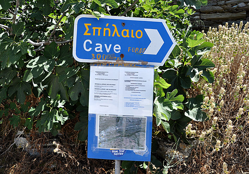 Sign showing the way to Foros Cave.