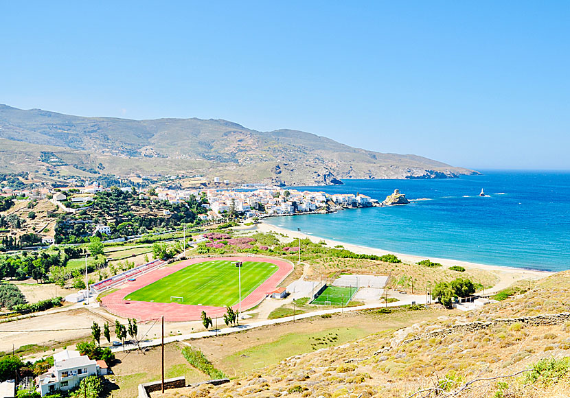 Paraporti beach to the right of Chora on Andros.