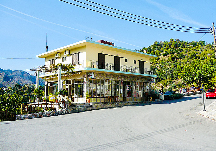 Tavernas, restaurants and cafes in Lakki on Crete.