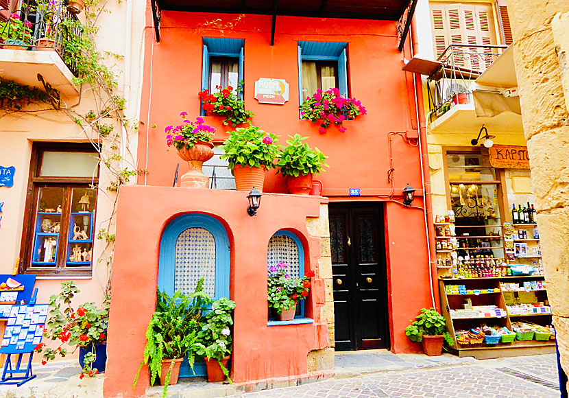 In the Old Town of Chania there are lots of beautiful neoclassical and Venetian houses.