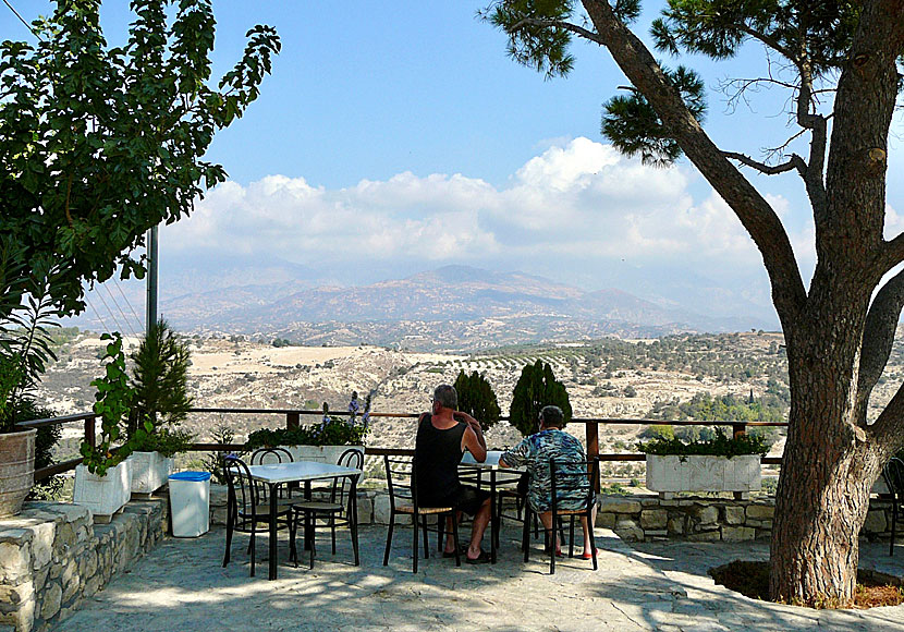 Above Phaistos in Crete lies a cafe with beautiful view.