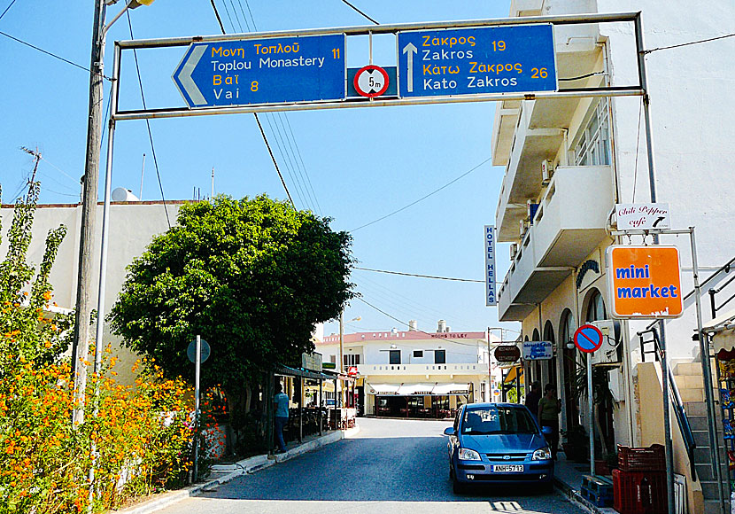 From Paleokastro, it is close to the monastery of Moni Toplou, the palm beach of Vai, and the villages of Zakros and Kato Zakros in eastern Crete.