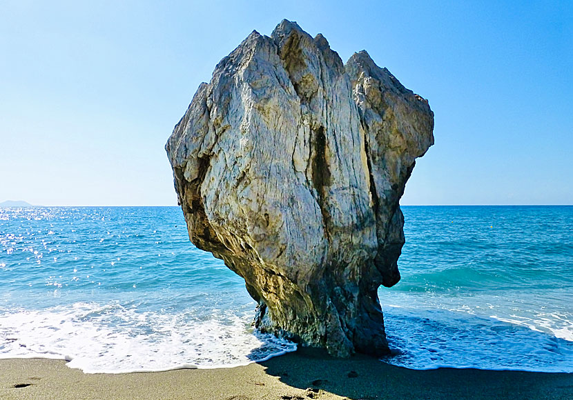 The rock that looks like a palm tree at Preveli beach. 