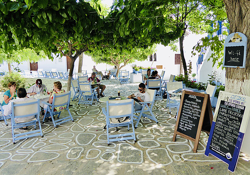 One of the many cozy squares in Chora in Folegandros.