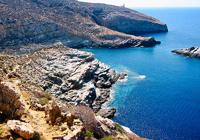 The lighthouse above Livadaki beach on Folegandros was inaugurated in 1921 and is 11 meters high.