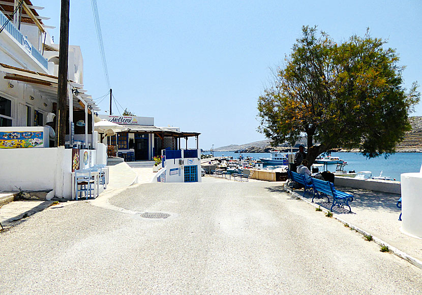 Restaurants and tavernas in Folegandros port Karavostasi.