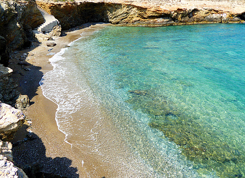 The best beaches on Folegandros. Latinaki beach. 