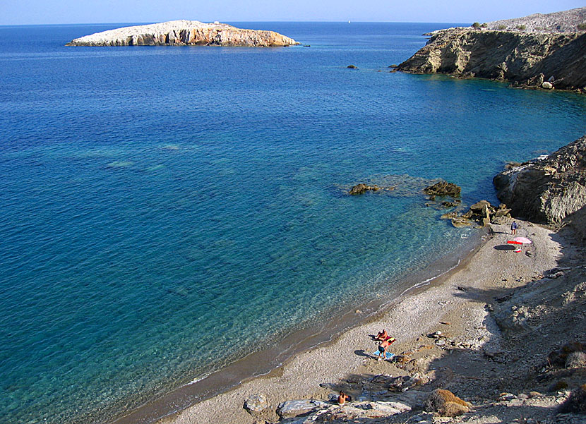 The best beaches on Folegandros. Pountaki beach. 