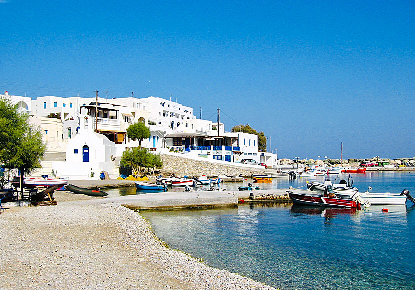 Vardia Bay Studios in the port of Folegandros.